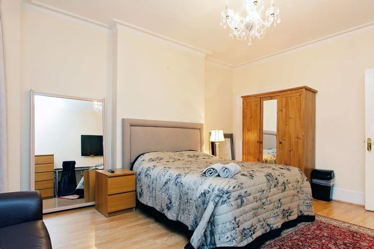 Hyde Park Rooms & Apartments Londen Buitenkant foto